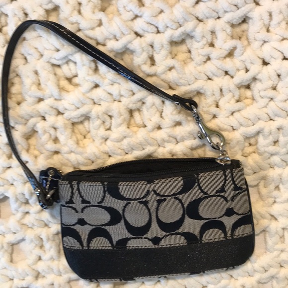 NWOT Coach Black Signature Wristlet - Picture 5 of 6
